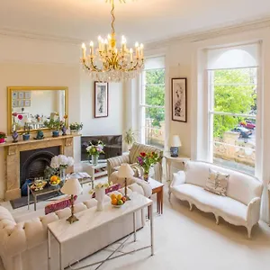  Apartment Flat 3, 6 Lypiatt Terrace Gloucestershire Gl50 2sx